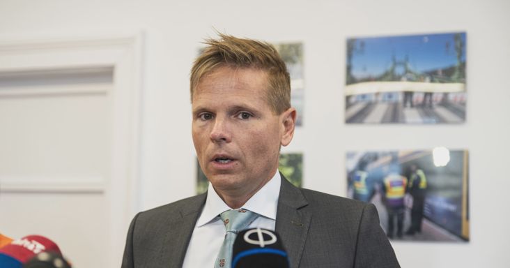 Két bűncselekménnyel gyanúsították meg a Ripost volt munkatársát Mártha Imre megfigyelése miatt