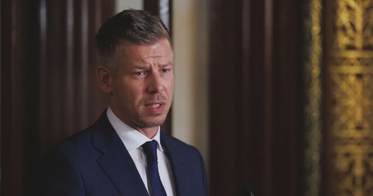Magyar Péter szerint Orbán Viktor „fegyveres ellenállásról, az alkotmányos rend erőszakos megváltoztatásáról nevetgélt”