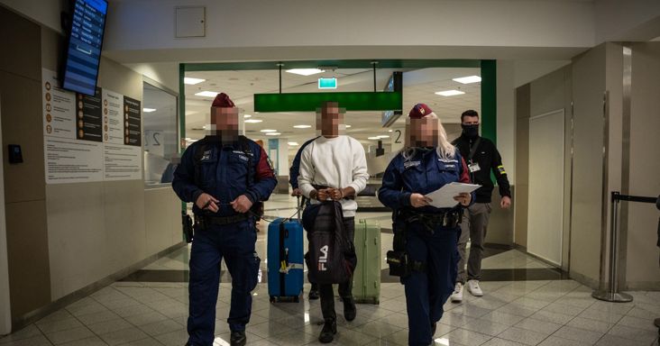 Elsírta magát a bíróságon a csodaszigeten elfogott magyar pedofil: kisgyermekek sanyargatásában lelte örömét