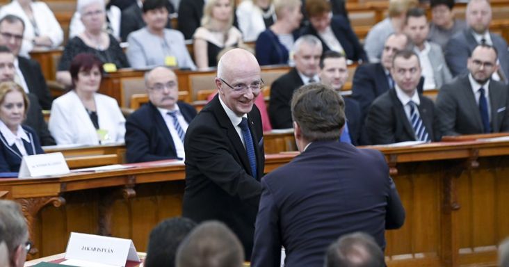 Miután Polt leváltotta Fejes Pétert, Varga Zs. András utazott le Veszprémbe „rendet rakni”