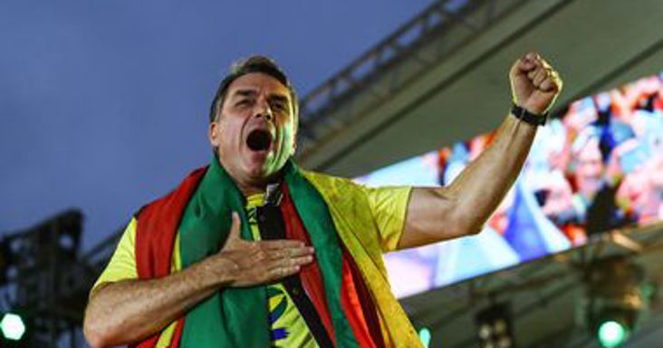 Nemigen van, aki a brazil elnökválasztáson jobban drukkol Flávio Bolsonarónak, mint 27 évre elítélt apja, akinek kegyelmet ígért