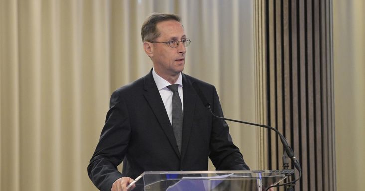Varga Mihály fontos bejelentést tesz, sajtótájékoztató következik