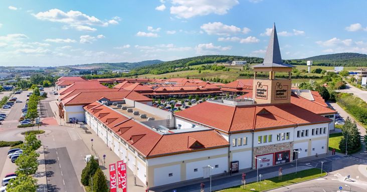 Óriási üzlet derült ki: megveszik Magyarország egyik legnagyobb bevásárlóközpontját, csúcsgazdag vállalkozó lehet az új tulajdonos – kiszállnak a németek