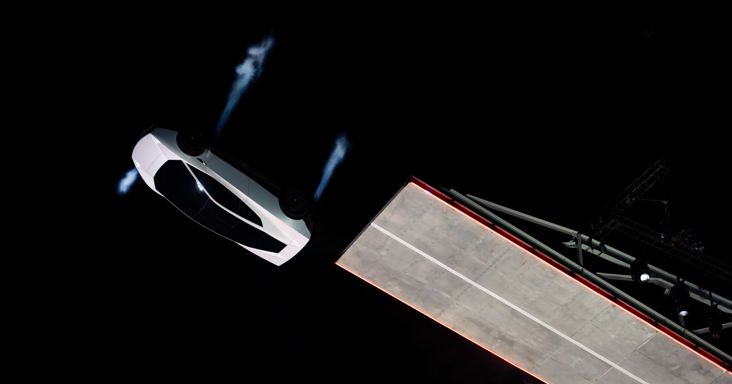 Levegőbe emelkedett a Tesla Roadster: a keresések is kilőttek az új modell láttán