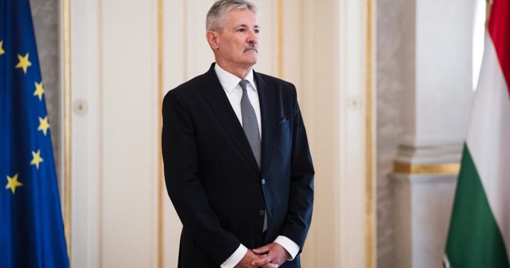 Egyik reggel Polt váratlanul behívatta Fejes Pétert, és öt perc múlva már nem volt főügyész