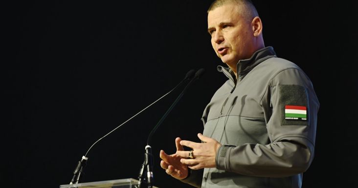 Felmentették a Katonai Nemzetbiztonsági Szolgálat korábbi igazgatóját