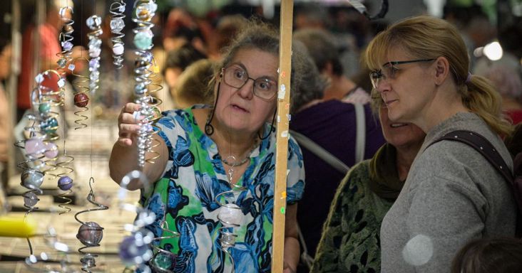 Két hét alatt másodszor csábították el a szegedieket a csillogó kövek, Casanova is felbukkant a kínálatban – galériával