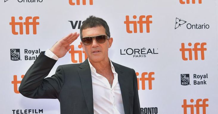 Antonio Banderas 66 évesen is egy igazi szívtipró: így néz ki most az egykori Zorro