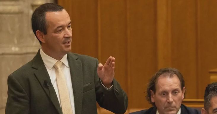 „Nagyon rossz helyre címezte ezt a kritikát” – Apáti István keményen kiosztotta a tiszás képviselőt