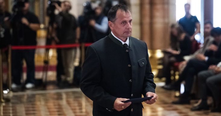 Távozik a bizottságából az oroszlánvadász tiszás képviselő