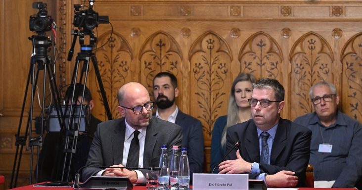 Fürcht: Műszeres ellenőrzést is vállalok, hogy az én időm alatt Rogán vagy az ő embere nem járt be iratokat kihúzni