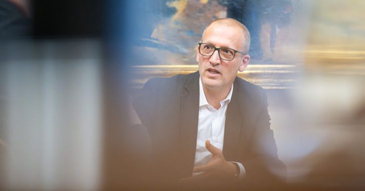 Feljelentést tesznek „A Fidesszel mindenki jól jár!” szöveg miatt Tarr Zoltánék, költségvetési csalás a gyanú