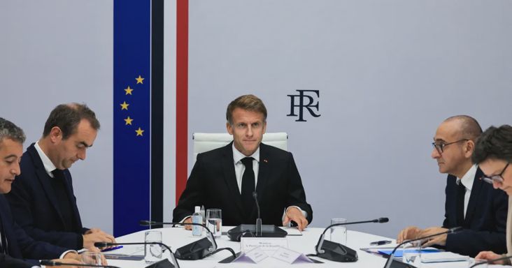 A francia belügyminiszter felajánlotta a lemondását a hétvégi zavargások után, Macron nem fogadta el