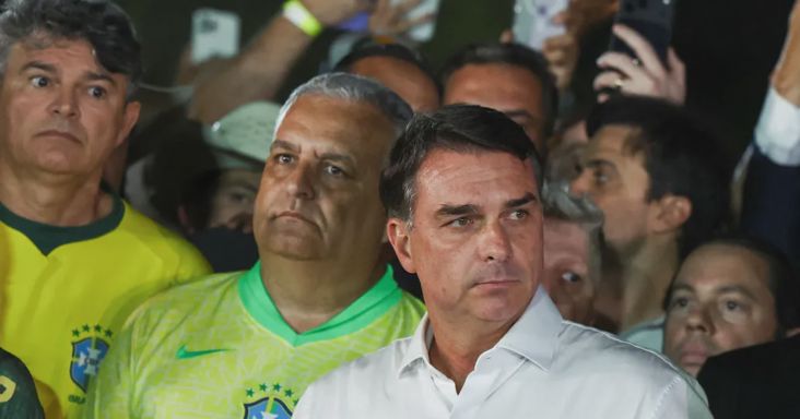 Flávio Bolsonaro nem ismeri el a vereségét, a brazil elnökválasztás eredményének érvénytelenítését követeli