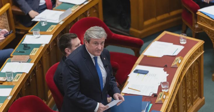 Kapitány szerint több mint 1100 milliárd forintba kerül a rezsicsökkentés 2027-ben
