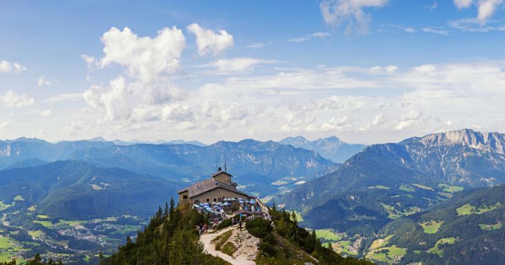 Nagy lángokkal égett Hitler hírhedt Sasfészke