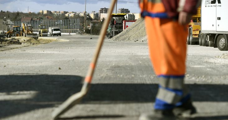 15 km-es torlódás alakult ki a sztrádán, a hídfelújítás az oka
