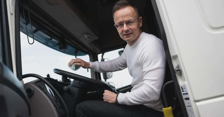 Milliárdos közbeszerzésben bukkant fel Szijjártó feleségének osztalékbajnok cége