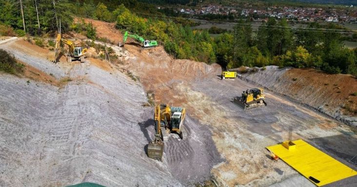 Csattanós választ adott a Duna Aszfalt a Tisza-kormánynak: külföldön épít autópályát, megnyerte a közbeszerzést az osztrák óriással – 219 millió eurót adott nekik Európa egyik legnagyobb bankja