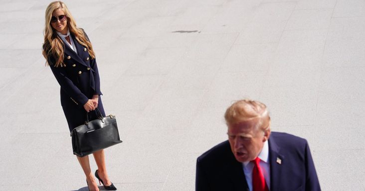 Trump új szóvivőjének az első hete lett az utolsó
