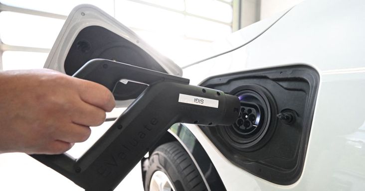Most aztán nagyot nézhetnek, akik temették az elektromos autókat: Európában valami egészen váratlan történt – a németek és a franciák is úgy veszik az EV-ket, mint a cukrot
