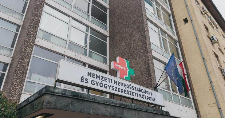 Más név szerepelhet a hatodikosoknak szánt oltóanyag dobozán, az NNGYK tisztázta az okát
