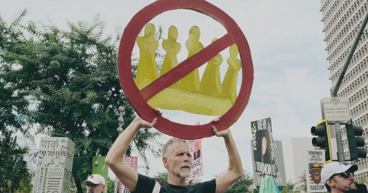 Órákra letiltotta a Meta a Trump-ellenes tüntetéseket szervező mozgalom Instagramját