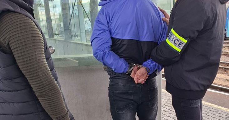 Letartóztatás vár a Kelenföldön elfogott dílerekre, akik nyolc kiló drogot hoztak haza vonattal Hollandiából