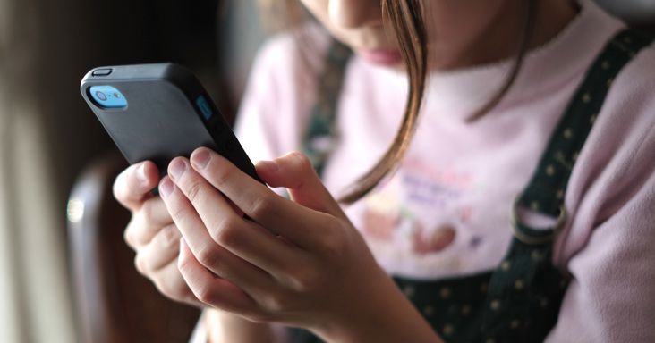 Drasztikus szigorításra készül Norvégia: 16 éves kor alatt betilthatják a népszerű közösségi alkalmazásokat