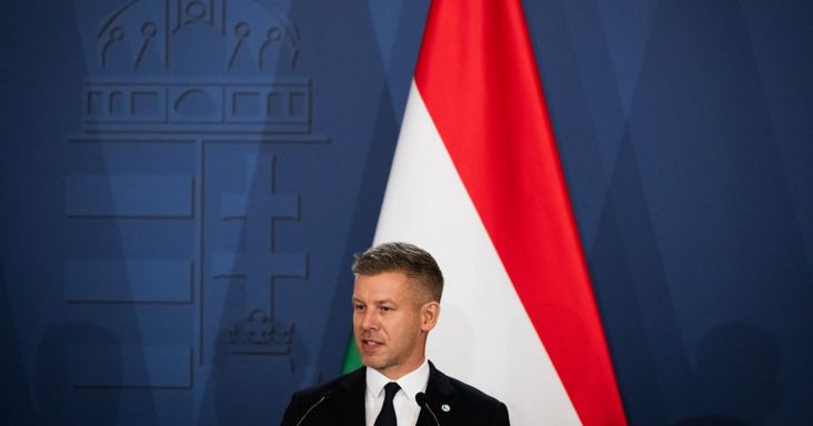 Magyar Péter: 2027-re 2,4 százalékos növekedéssel, 4,9 százalékos hiánnyal, 3 százalékos inflációval és 77,2 százalékos államadóssággal számolunk