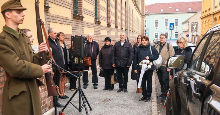 A Markhot utcai egri kórház egyik szárnya teljesen romba dőlt - az áldozatokra emlékeztek vasárnap (fotók)