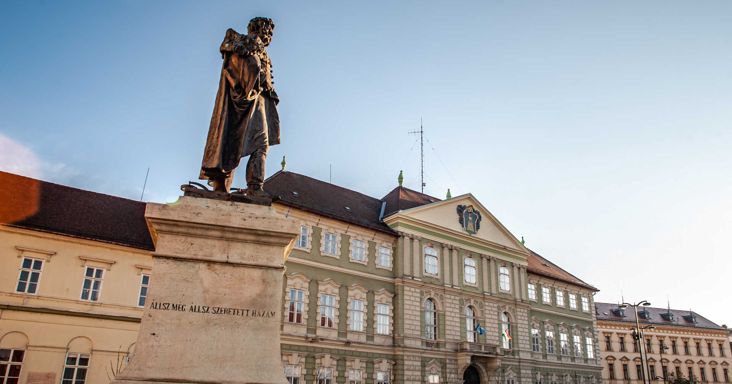 Nagy Lajos volt kórházi főigazgatót, Pócza Zoltán igazgatót, Schäfer András válogatott labdarúgót is kitüntették