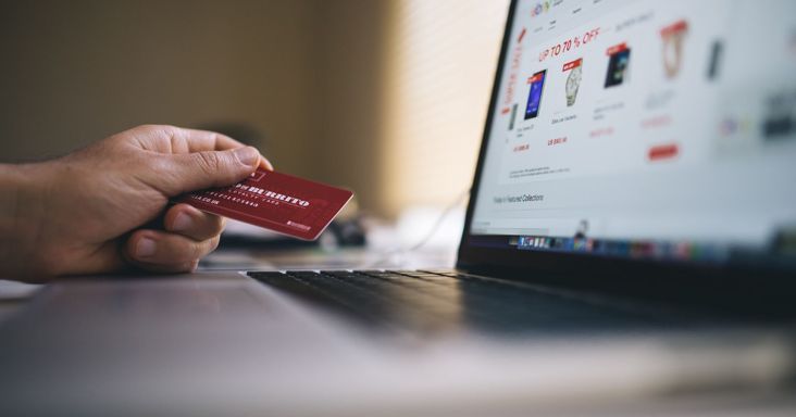 Már többször vásárolunk az interneten bankkártyával külföldön, mint itthon