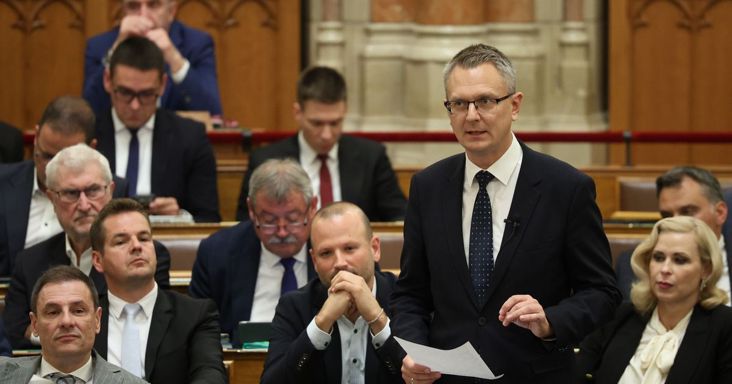 Rétvári Bence: Éles a verseny Magyar Péter és Gyurcsány Ferenc között + videó