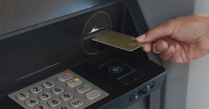 Komoly leállások jönnek a magyar bankoknál, rengeteg ügyfél érintett