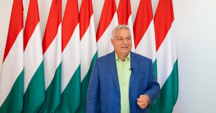 Orbán Viktor „rácsapott” a 2027-es költségvetés borítójára