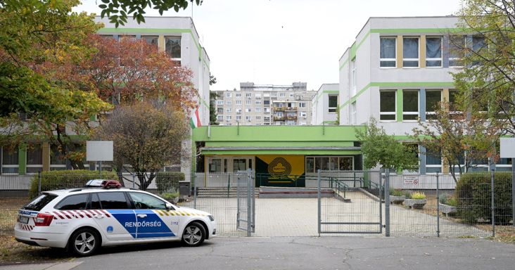 Megint bombariadó van, most egy iskolában