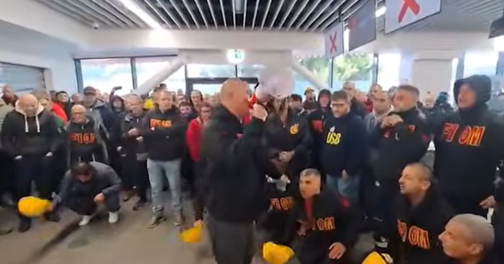 Acélgyári munkások a genovai repteret, kamionosok pedig Nápoly közlekedését bénították meg