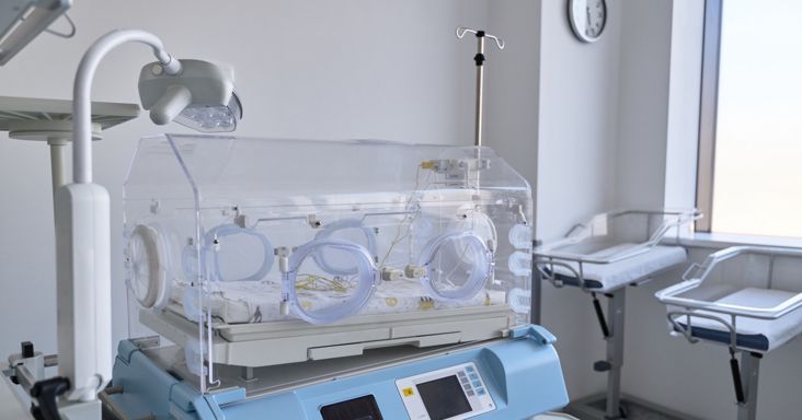 Megszólalt a Szent János kórház a babamentő inkubátorban talált kislányról: ezt lehet tudni a sorsáról
