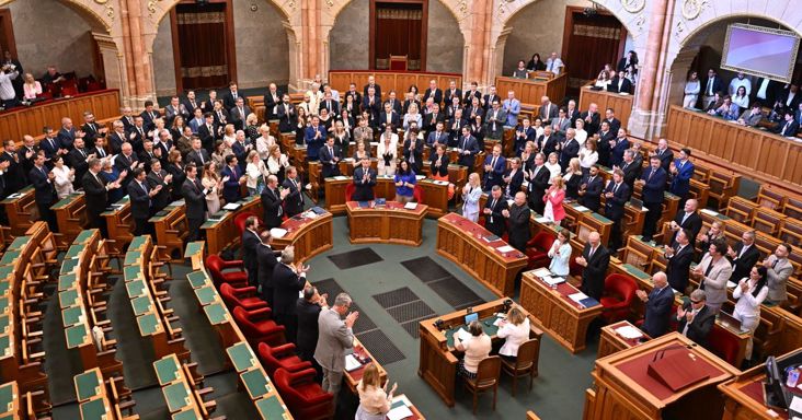 Erre senki nem számított: fű alatt leváltotta a Tisza a kulcsfontosságú politikusát, magyarázkodik a kormánypárt – súlyos mutyi állhat a háttérben