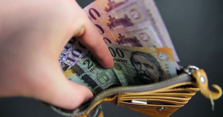 Pár nap, és kiderülhet, mennyit emelkedik jövőre a minimálbér