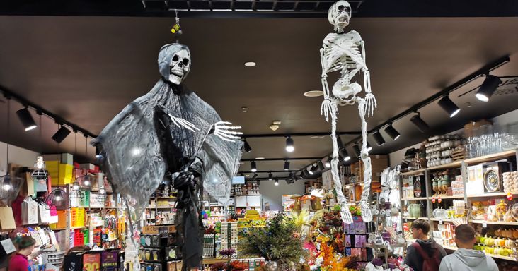 Sorra vonják ki a halloweeni termékeket a boltokból az egész Lengyelországot megrázó iskolai késes támadások után