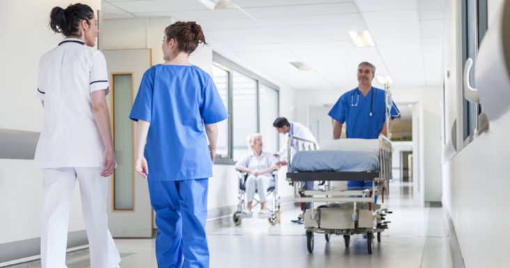 Nőnek a fizetések, de az egészségügyi dolgozók ebből alig éreznek valamit