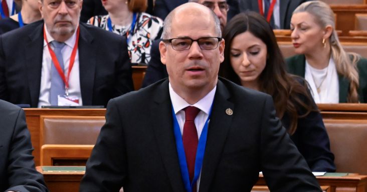 A szakmát is otthagyja a nyáron lemondott legfőbb ügyész