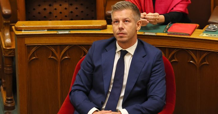 Ötkertes ügy: mindent elmondott a saját szemszögéből a férfi, akinek Magyar Péter állítólag kicsavarta a kezéből a telefonját