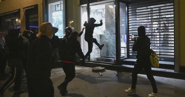Macron nyugalomra intett a súlyos franciaországi zavargások után, több ezren kerültek őrizetbe - videó