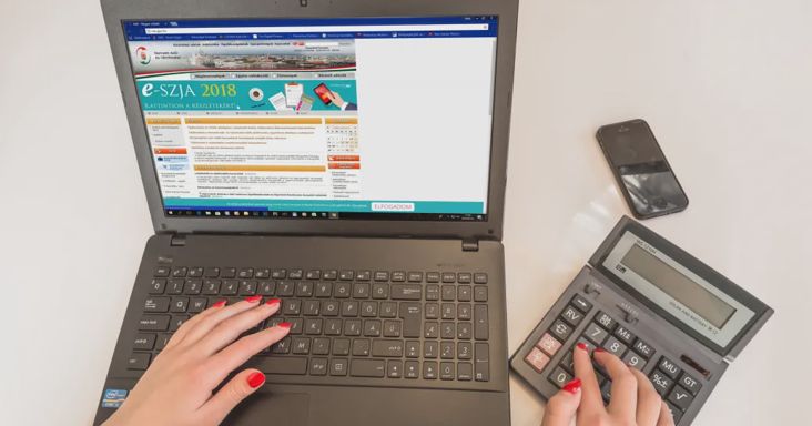 Több időt hagy a digitális átállásra a NAV, csak később vezetik ki teljesen az ÁNYK-t