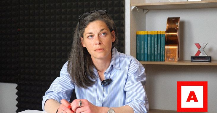 Feljelentette a propagandagépezetet, mégis őt gyanúsították meg