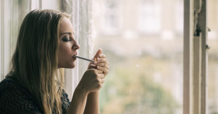 Súlyos krízis előtt áll az ország: milliónyi magyar ássa a saját sírját, és még a gatyájuk is rámegy