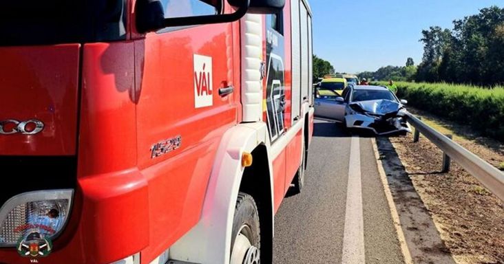 Balesetek miatt szólt a sziréna egész Fejérben, két tűzeset is történt
